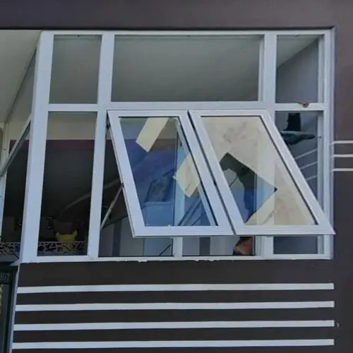 Cua-so-mo-hat-cua-nhua-loi-thep-nhomkinhvieta-500x500